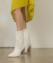Load image into Gallery viewer, OASIS SOCIETY Paris - Studded Boots