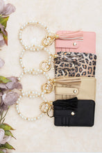 Load image into Gallery viewer, Pearl Key Ring Wallet Bracelet