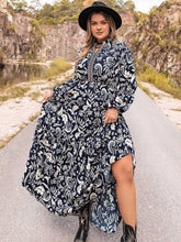 Load image into Gallery viewer, Plus Size Long Sleeve Maxi Dress