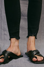 Load image into Gallery viewer, HIGH RISE SUPER SKINNY JEAN - KC7273BK