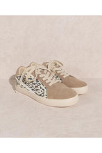 Load image into Gallery viewer, JORDAN-LOW TOP SNEAKERS