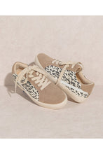 Load image into Gallery viewer, JORDAN-LOW TOP SNEAKERS