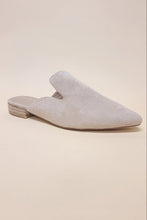 Load image into Gallery viewer, GEM-39 - POINTED TOE SLIP ON MULE FLATS
